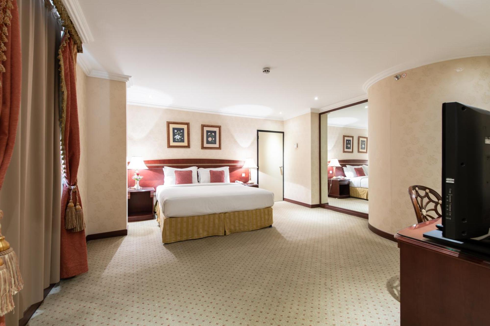 Crowne Plaza Palace By Ihg 4*